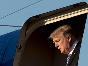 U.S. President Donald Trump arrives at Palm Beach International Airport in West Palm Beach, Florida, on Feb. 16, 2018. 
(JIM WATSON / AFP)