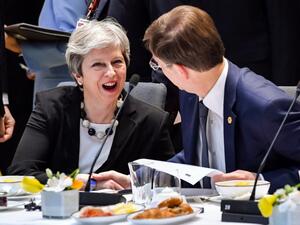 British Prime Minister Theresa May (L) speaks with Slovenia's Prime minister Miro Cerar during a breakfast meeting on the second day of a summit of European Union (EU) leaders at the European Council headquarter in Bruxelles, on Mar. 23, 2018. European Union leaders will lay the ground on Mar. 23 for the next phase of Brexit talks after British Prime Minister urged them to seize a "new dynamic" in the negotiations.
(Geert Vanden Wijngaert / POOL / AFP)
