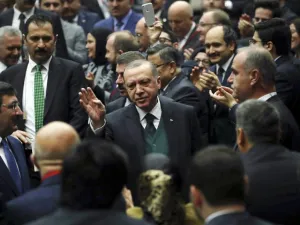 Turkish President Recep Tayyip Erdogan (C) greets the crowd during Turkey's ruling Justice and Development (AK) Party’s provincial chairmen meeting at the party headquarters in Ankara on Mar. 30, 2018. 
(ADEM ALTAN / AFP)