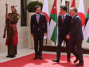 Japanese Prime Minister Shinzo Abe (C), Jordan's King Abdullah II, Crown Prince Hussein (L)/ AFP