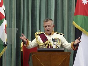 Jordan's King Abdullah II delivers a speech to the parliament, as he opens the third regular session session in the capital Amman on October 14, 2018. (KHALIL MAZRAAWI / AFP)
