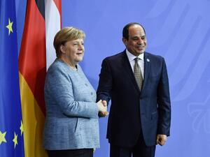 German Chancellor Angela Merkel shakes hands with Egypt's President Abdel-Fattah al-Sisi after a press conference on the sidelines of the "Compact with Africa" conference in Berlin on October 30, 2018. 
(John MACDOUGALL / AFP)