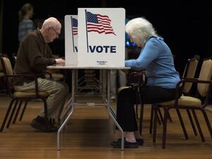 People vote at the Greenspring Retirement center during the mid-term election day in Fairfax, Virginia on November 6, 2018. (ANDREW CABALLERO-REYNOLDS / AFP)

