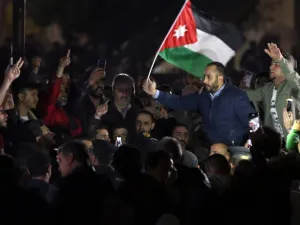 Jordanian protesters facing riot police chant slogans during a demonstration against the government's decision to raise taxes in the capital Amman
KHALIL MAZRAAWI / AFP