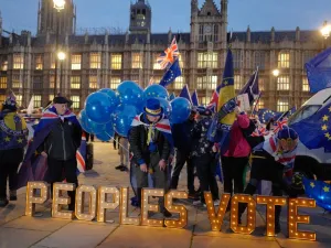Anti-Brexit demonstrators lay out a sign demanding a second referendum outside Parliament. (Tolga AKMEN / AFP)