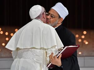 Pope Francis (L) and Egypt's Azhar Grand Imam Sheikh Ahmed al-Tayeb greet each other as they exchange documents during the Human Fraternity Meeting at the Founders Memorial in Abu Dhabi on February 4, 2019. 
Vincenzo PINTO / AFP