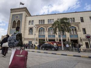 A picture taken on February 27, 2019 shows Cairo's Ramses main railway station in the Egyptian capital. 
(Khaled DESOUKI / AFP)