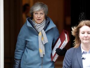 Britain's Prime Minister Theresa May (L) leaves 10 Downing Street in London on March 13, 2019, ahead of the Spring Budget announcement. (Tolga AKMEN / AFP)
