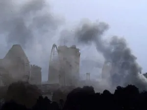 plumes of smoke billow into the sky more than an hour after a fire ripped through Sudan's old presidential palace in the capital Khartoum, on March 23, 2019. (AFP/File)
