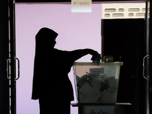 A woman casts her ballot at a polling station in Narathiwat on March 24, 2019 during Thailand's general election. 
(Madaree TOHLALA / AFP)