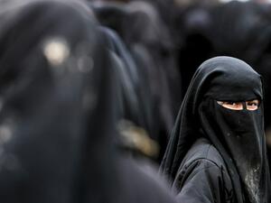 A girl, living in al-Hol camp which houses relatives of Islamic State (IS) group members, looks back in the camp in al-Hasakeh governorate in northeastern Syria on March 28, 2019. (AFP/ File Photo)