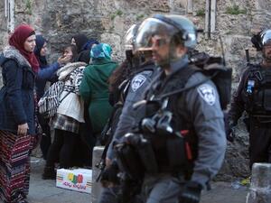 Palestinian women react after a scuffle with Israeli border police following an attack by three Palestinian assailants at Damascus Gate, a main entrance to Jerusalem's Old City on February 3, 2016. (AFP/Menahem Kahana)