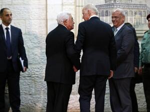 US Vice President Joseph Biden (C) talks with Palestinian president Mahmud Abbas (2ndL) and Palestinian chief negotiator Saeb Erekat (2ndR) before a meeting in the West Bank city of Ramallah on March 9, 2016. (AFP/Abbas Momani)