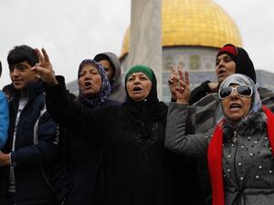 Palestinian Muslim worshippers take part in a demonstration against the US president's decision to recognize Jerusalem as the capital of Israel on Dec. 29, 2017 (Ahmad GHARABLI / AFP)