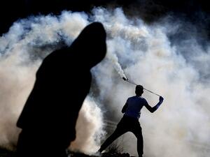 Palestinian protestors clash with Israeli security forces following a demonstration calling for the release of Palestinian prisoners from Israeli jails, on Jan. 13, 2018, in the West Bank village of Nabi Saleh (ABBAS MOMANI / AFP)