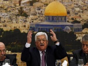 Palestinian president Mahmoud Abbas (C) speaks during a meeting in the West Bank city of Ramallah on Jan. 14, 2018 (ABBAS MOMANI / AFP)