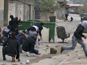 Palestinian youths clash with Israeli forces in the village of al-Yamun, on the outskirts of Jenin, in the occupied West Bank on Feb. 6, 2018 following an operation by the Israeli army (JAAFAR ASHTIYEH / AFP)