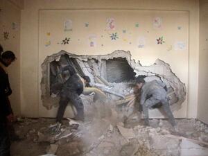 Syrian men look for survivors amid the rubble following reported air strikes on the rebel-held besieged town of Douma in the eastern Ghouta region, on the outskirts of the capital Damascus, on Feb. 6, 2018 (Hamza Al-Ajweh / AFP)