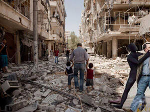 وقعت الحكومة السورية عقدا مع شركة إيرانية لإعادة إعمار جزء من البنية التحتية لمدينة حلب.

