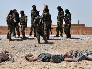 يعتقد أن 200 جندي يتبعون للنظام محاصرون في حرستا 