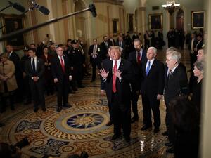 U.S. President Donald Trump and Vice President Mike Pence flanked by Senate Majority Leader Mitch McConnell (R-KY) (2nd R), Sen. Joni Ernst (R) on January 09, 2019. (AFP/File Photo)