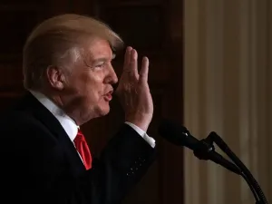 غضب في نيويورك ضد تأييد قرار ترامب بحظر السفر 