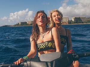 بيلا ثورن وتانا مونجو