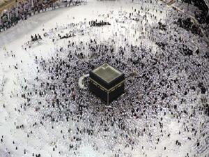 An official said Mecca applies simulation programs to ensure the smooth flow of crowds at Mecca's Grand Mosque. (File photo)
