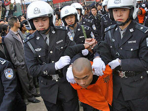 وفي يناير، هاجم رجل مسلح بسكين مدرسة ابتدائية، وأصاب 20 طفلا بجروح.