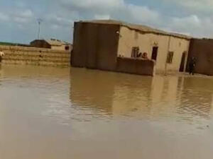 وشهد عدد من مدن المحافظة وريفها أمطاراً غزيرة أدت إلى فيضانات عارمة غير مسبوقة.