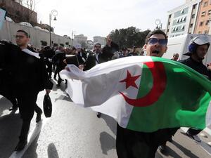 أذعن بوتفليقة، الذي يحكم البلاد منذ 20 عاما، للاحتجاجات في الأسبوع الماضي 