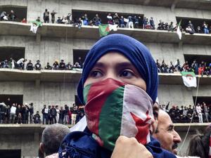 السبب المباشر هو ترشح بوتفليقة. وانتشرت الدعوات للاحتجاجات 