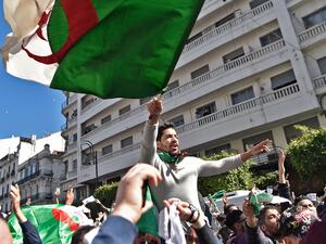 ما زالت ذكريات الحرب الأهلية المريرة في التسعينيات تلازم الجزائريين الأكبر سنا