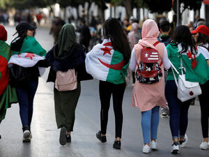 حزب "جبهة التحرير الوطني" الحاكم يترأسه الرئيس عبد العزيز بوتفليقة، وتديره هيئة جماعية من أكثر من 20 عضوا
