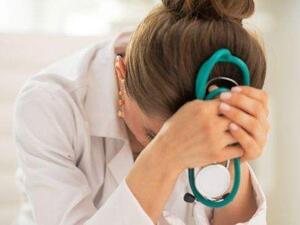 امرأة كندية من أصل آسيوي، دينت بتهمة تزوير ترخيص مزاولة مهنة الطب البشري