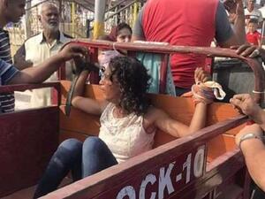 الفتاة هربت من والدها الذي يعذبها 