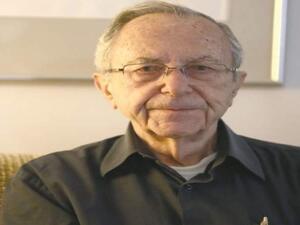 في أوائل الثمانينيات، كان أول من أدخل بنيامين نتانياهو الشاب إلى مجال السياسة الإسرائيلية.