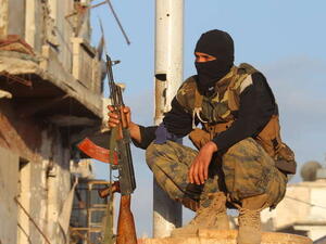 أشارت المصادر إلى أن الشحنة المذكورة مكونة من خمس أسطوانات تم نقلها بواسطة سيارتي إسعاف تعودان لتنظيم "الخوذ البيضاء"