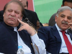 Ousted Prime Minister Nawaz Sharif, left, with his brother (AFP/File Photo)