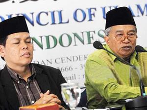 Indonesia Ulema Council chief, Muhyiddin Junaidi, right, with an MUI official Amirsyah Tambunan (AFP/File Photo)