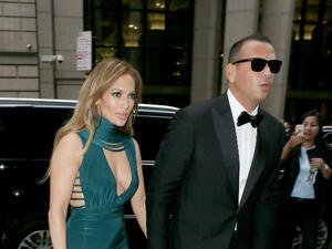 جنيفر لوبيز وحبيبها أليكس رودريجيز