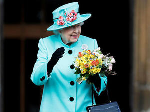 الملكة اليزابيث الثانية (etonline.com)