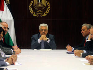 القرار إن حصل يعتبر انقلابا آخر على الشعب والوطن وهدية مجانية لإسرائيل".