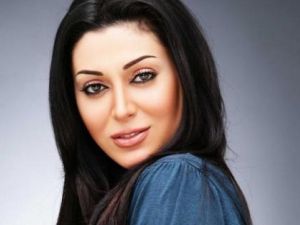 مايا نصري تعود للفن، وتكشف عن مرض ابنها 