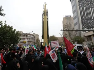 إيرانيون يتظاهرون بواشنطن للمطالبة بـ"تغيير النظام" في طهران
