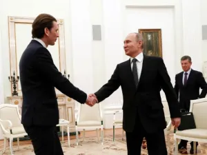Austria's Chancellor Sebastian Kurz in previous meeting shakes hands with Russia's President Vladimir Putin (AFP/File Photo)	