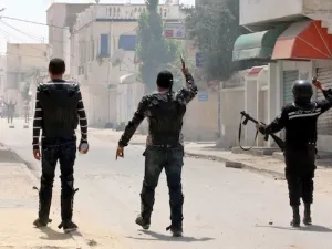 تونس تعيد فتح سفارتها في طرابلس بعد وصول حكومة الوفاق
