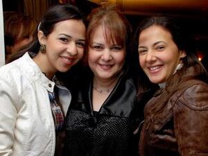 دلال عبد العزيز ضيفة ابنتيها في (لغز ميكي)