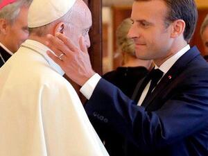 Emmanuel Macron met Pope Francis (Twitter)