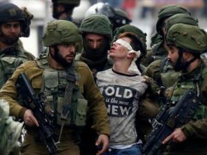 Israeli Occupation Forces arrest a Young Palestinian Man (AFP/File Photo)